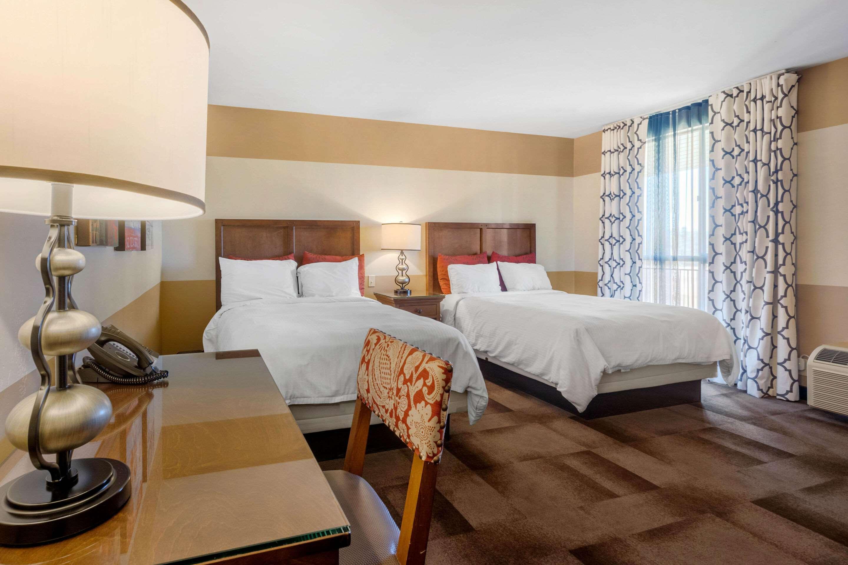 Carlton Oaks Lodge, Ascend Hotel Collection Санти Экстерьер фото