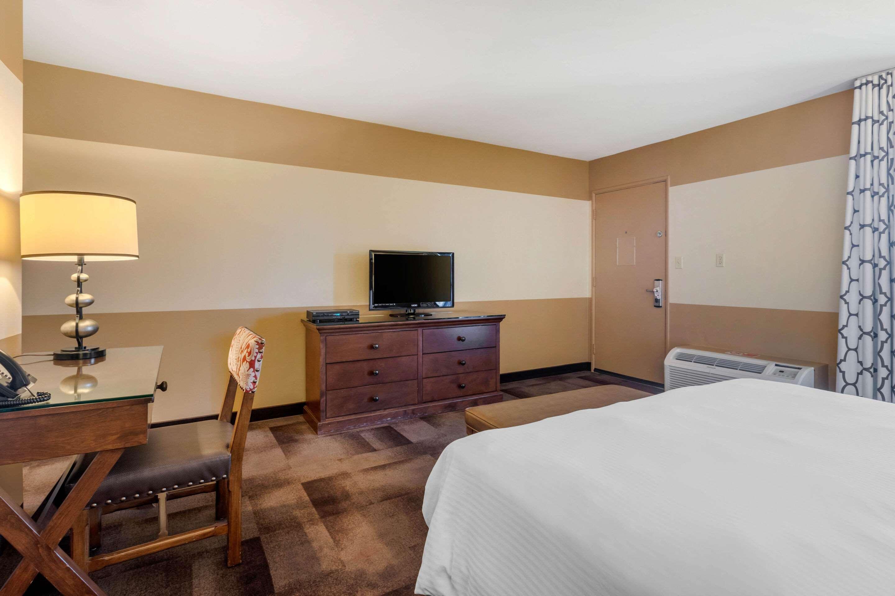 Carlton Oaks Lodge, Ascend Hotel Collection Санти Экстерьер фото