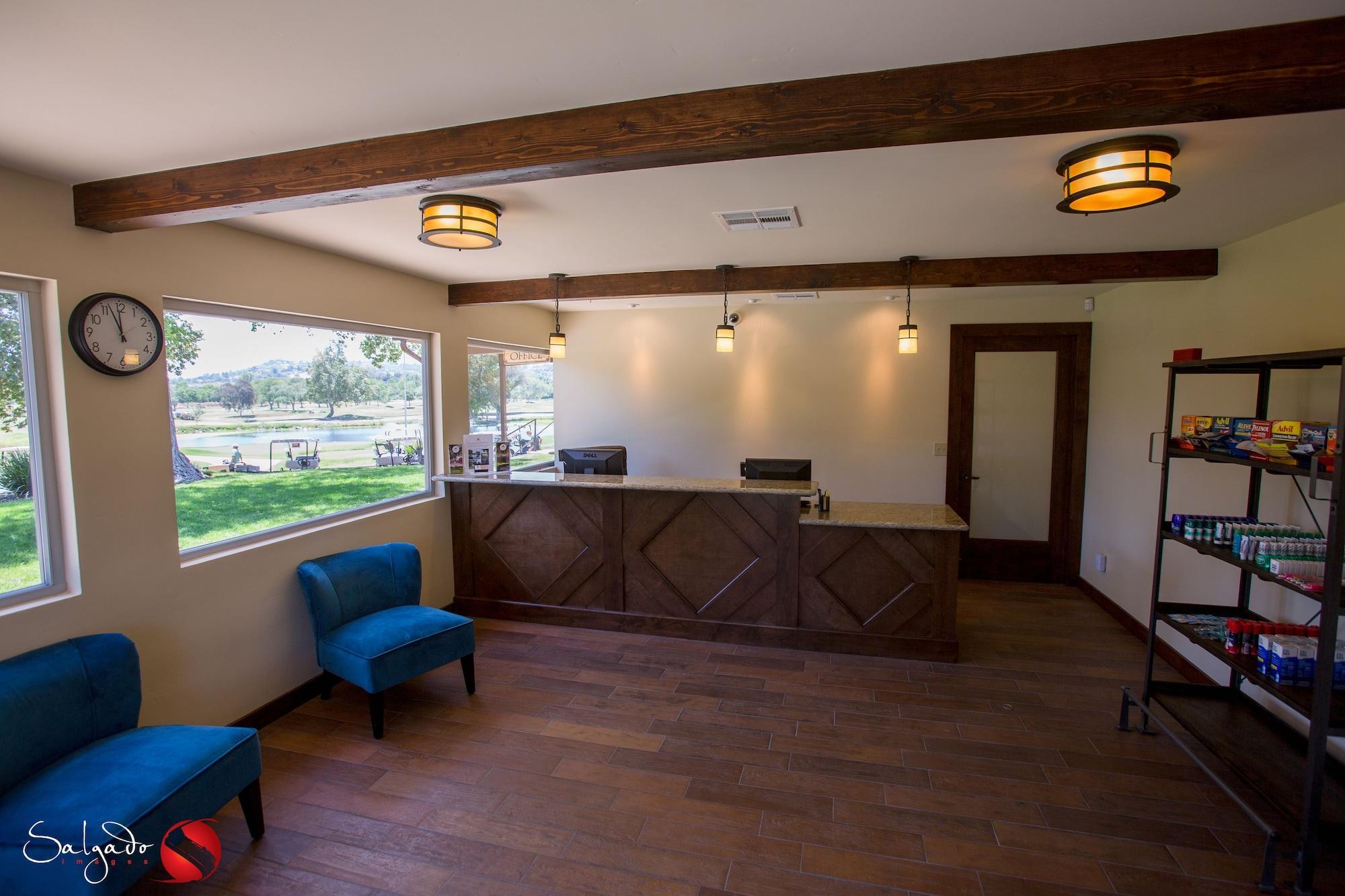 Carlton Oaks Lodge, Ascend Hotel Collection Санти Экстерьер фото