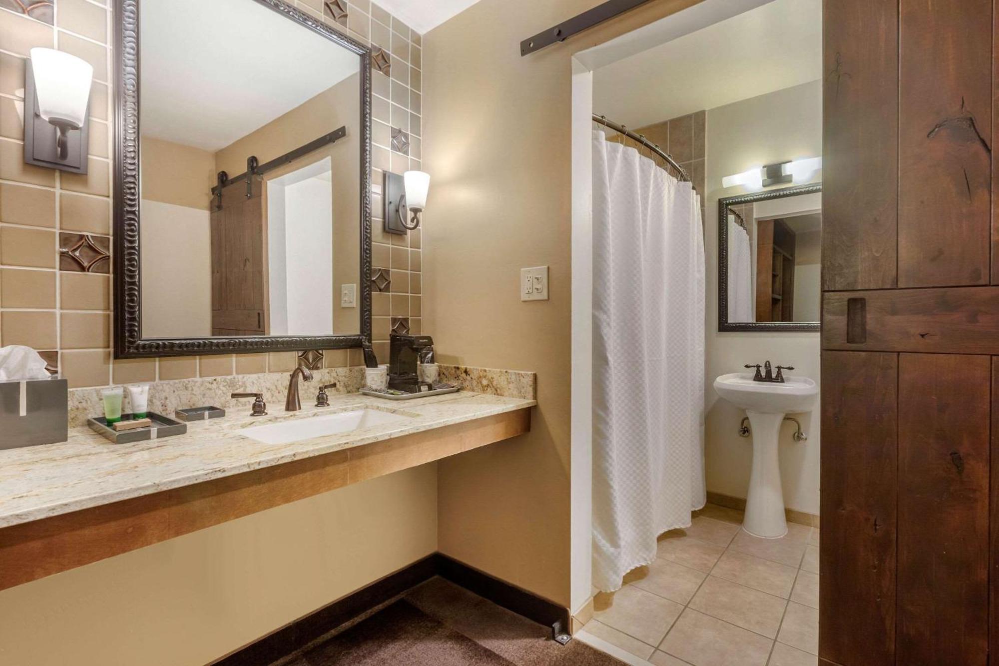 Carlton Oaks Lodge, Ascend Hotel Collection Санти Экстерьер фото